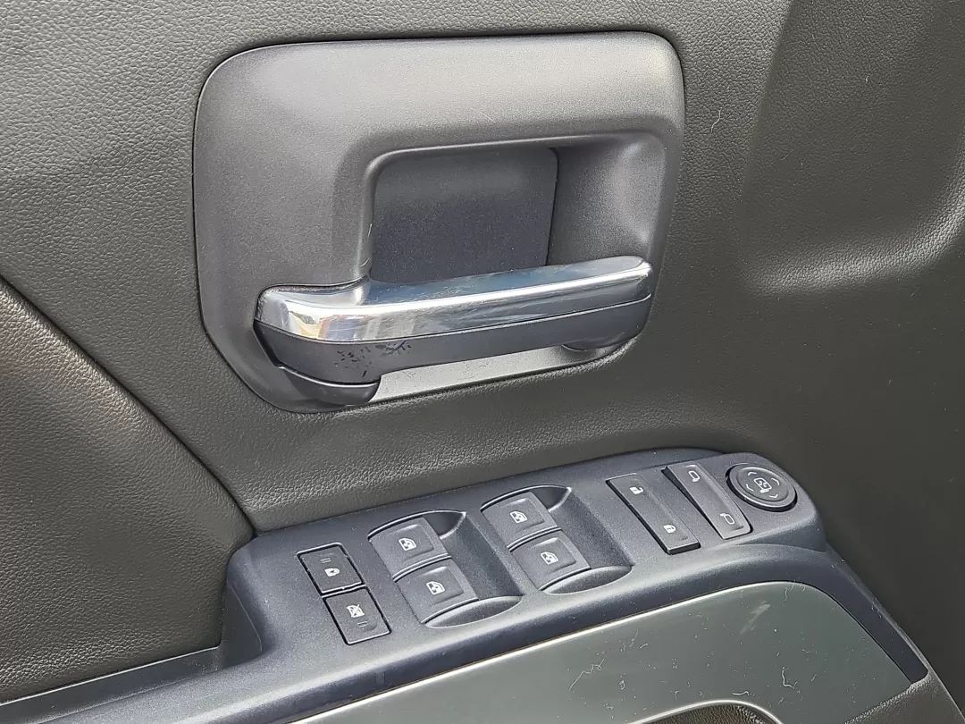 2018 /Jet Black Chevrolet Silverado 1500 LT (3GCPCREC2JG) with an Other engine, located at 3959 U.S. 80 W, Phenix City, AL, 36870, (334) 297-4885, 32.469296, -85.135185 - Experience adventure and versatility with this stunning 2018 Chevrolet Silverado 1500 LT, now available at Gils Auto, located at 3959 U.S. 80 W, Phenix City, AL 36870. This versatile pickup is perfect for weekend adventures, family road trips, or daily commutes, making it an ideal choice for those w - Photo#10