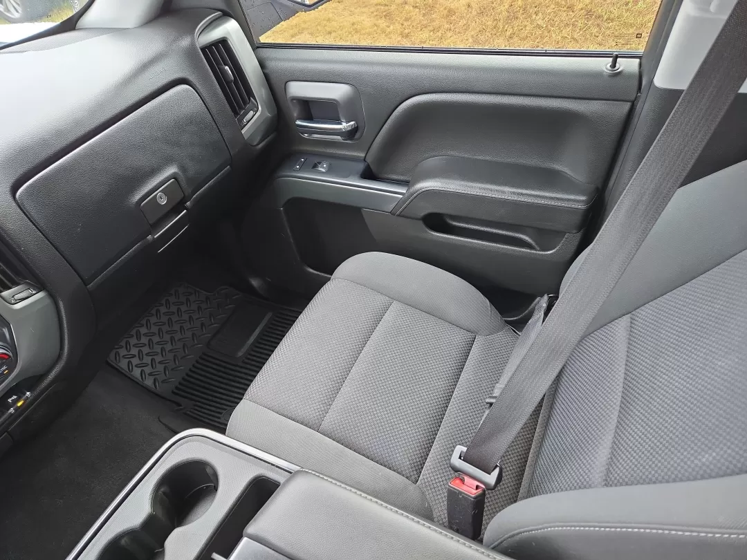2018 /Jet Black Chevrolet Silverado 1500 LT (3GCPCREC2JG) with an Other engine, located at 3959 U.S. 80 W, Phenix City, AL, 36870, (334) 297-4885, 32.469296, -85.135185 - Experience adventure and versatility with this stunning 2018 Chevrolet Silverado 1500 LT, now available at Gils Auto, located at 3959 U.S. 80 W, Phenix City, AL 36870. This versatile pickup is perfect for weekend adventures, family road trips, or daily commutes, making it an ideal choice for those w - Photo#14