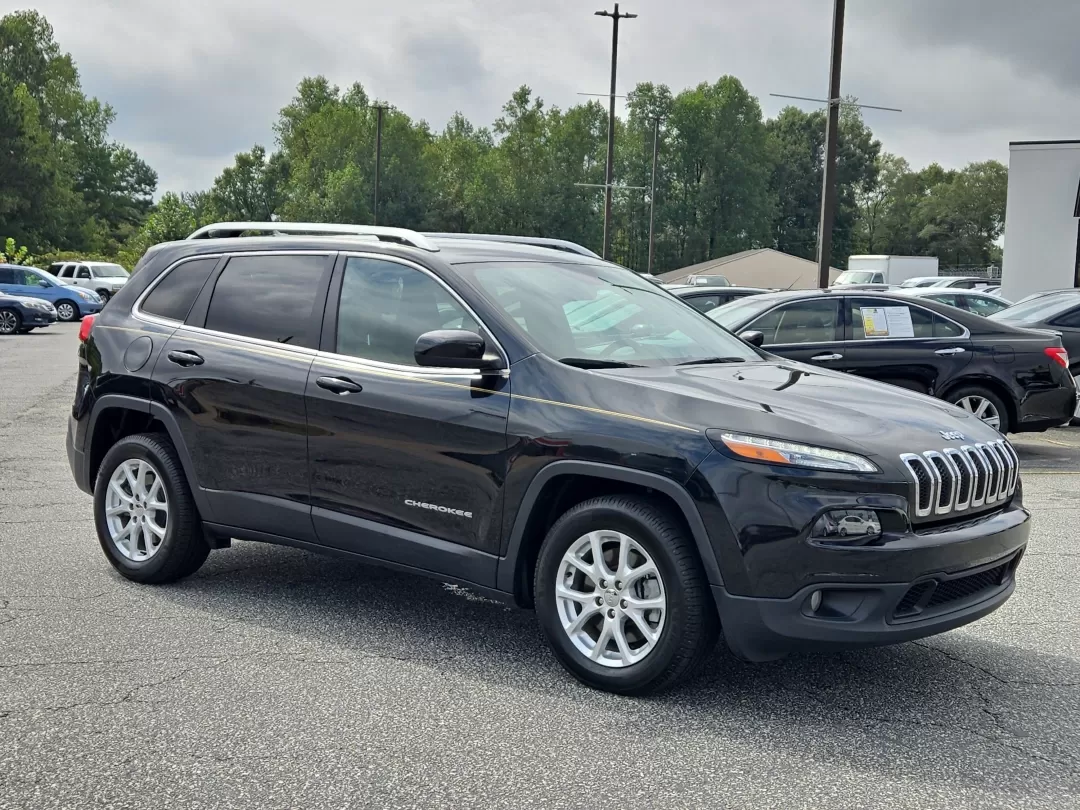 2015 /Lt Frost Beige/Black Jeep Cherokee Latitude (1C4PJLCS6FW) with an Other engine, located at 3959 U.S. 80 W, Phenix City, AL, 36870, (334) 297-4885, 32.469296, -85.135185 - 2015 Jeep Cherokee Latitude - Photo#3