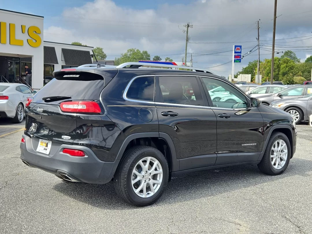 2015 /Lt Frost Beige/Black Jeep Cherokee Latitude (1C4PJLCS6FW) with an Other engine, located at 3959 U.S. 80 W, Phenix City, AL, 36870, (334) 297-4885, 32.469296, -85.135185 - 2015 Jeep Cherokee Latitude - Photo#5
