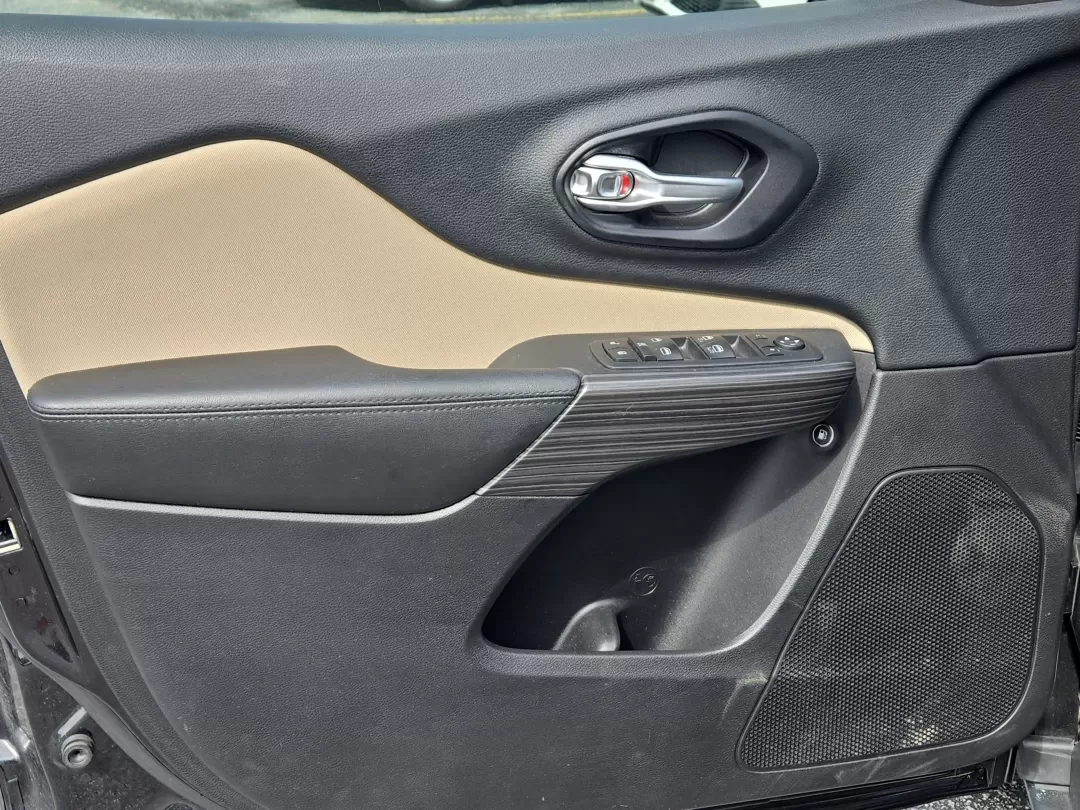 2015 /Lt Frost Beige/Black Jeep Cherokee Latitude (1C4PJLCS6FW) with an Other engine, located at 3959 U.S. 80 W, Phenix City, AL, 36870, (334) 297-4885, 32.469296, -85.135185 - 2015 Jeep Cherokee Latitude - Photo#9