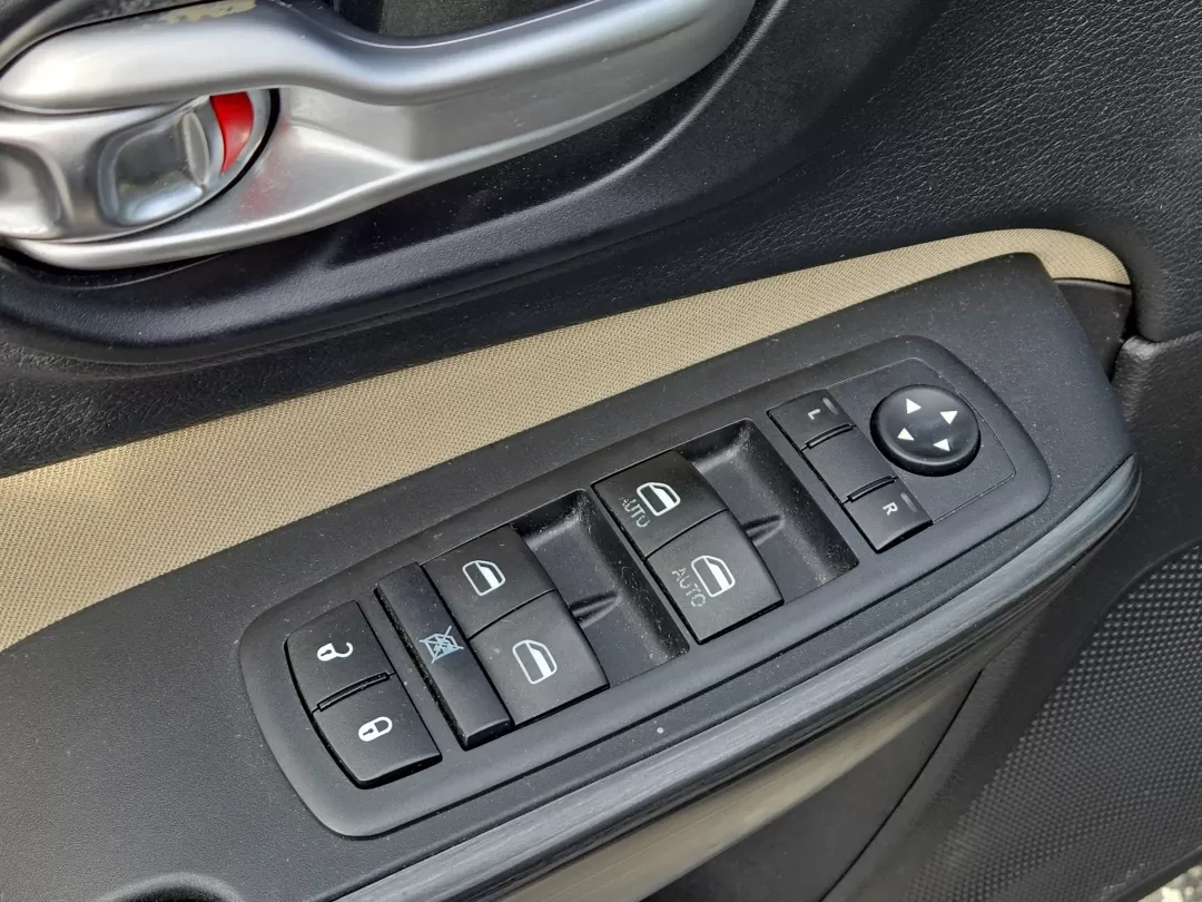 2015 /Lt Frost Beige/Black Jeep Cherokee Latitude (1C4PJLCS6FW) with an Other engine, located at 3959 U.S. 80 W, Phenix City, AL, 36870, (334) 297-4885, 32.469296, -85.135185 - 2015 Jeep Cherokee Latitude - Photo#10