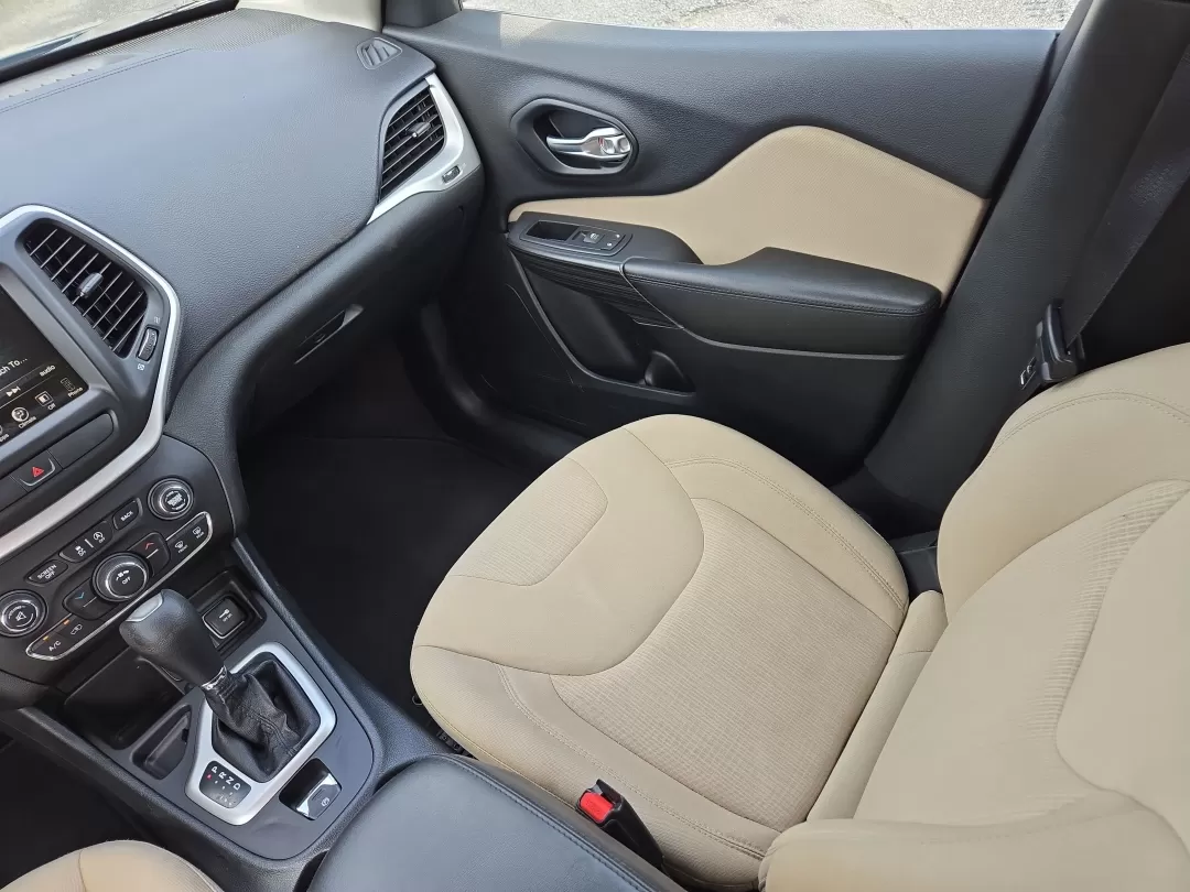2015 /Lt Frost Beige/Black Jeep Cherokee Latitude (1C4PJLCS6FW) with an Other engine, located at 3959 U.S. 80 W, Phenix City, AL, 36870, (334) 297-4885, 32.469296, -85.135185 - 2015 Jeep Cherokee Latitude - Photo#14