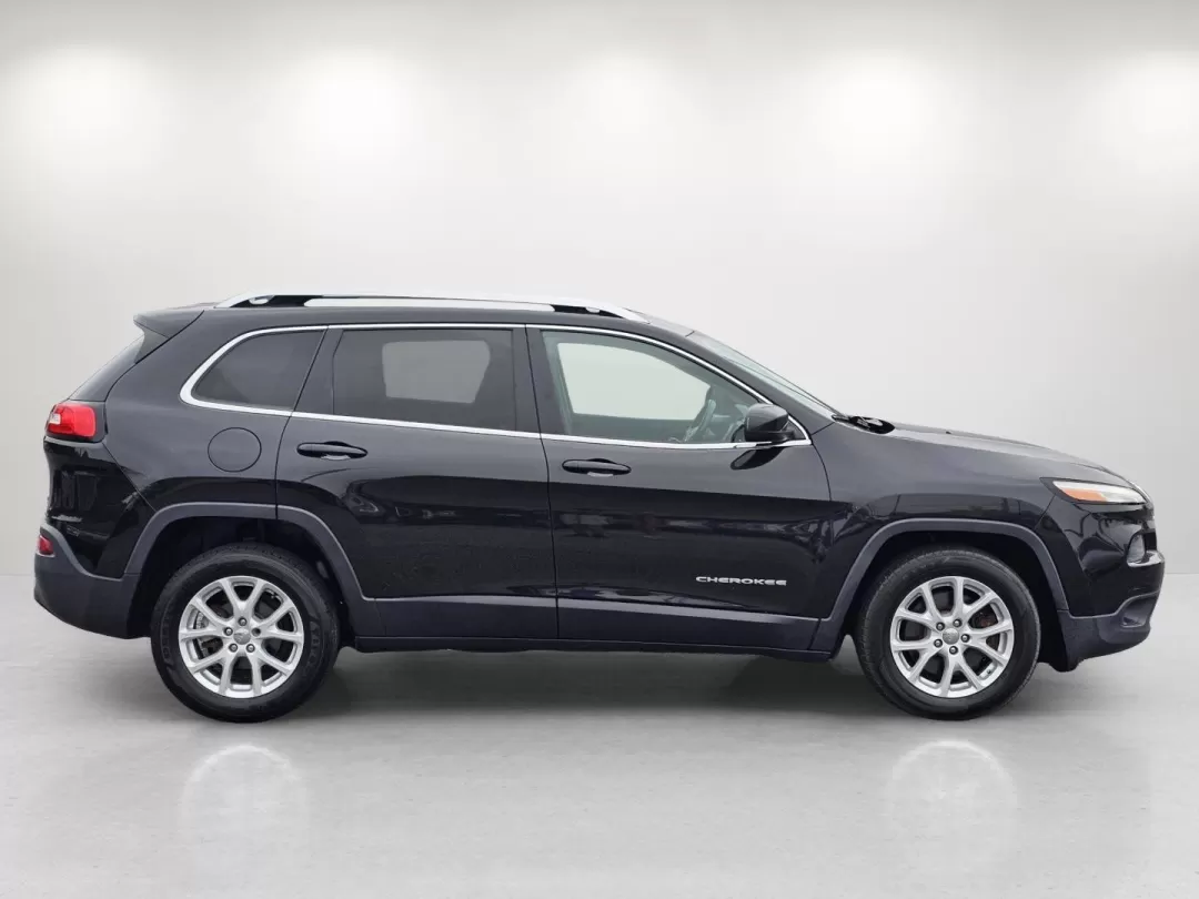 2016 /Black Jeep Cherokee Latitude (1C4PJLCB7GW) with an Other engine, located at 7000 Northlake Connector, Columbus, GA, 31904, (706) 987-8085, 32.524975, -84.978134 - 2016 Jeep Cherokee Latitude - Photo#3