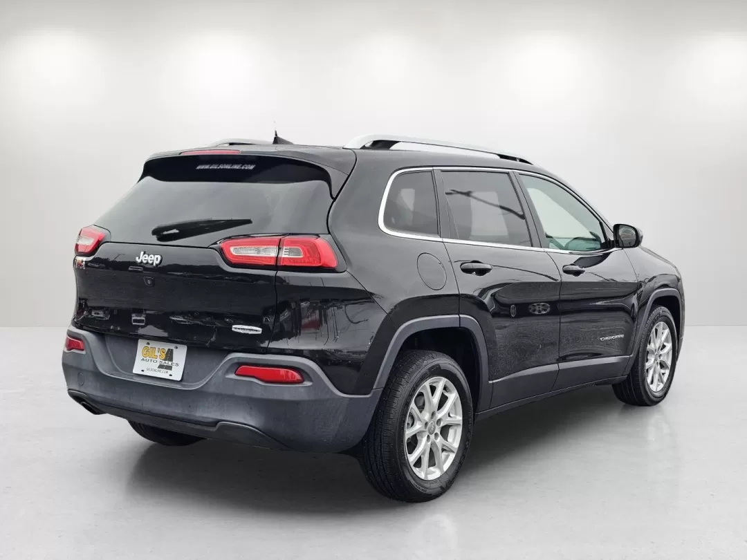 2016 /Black Jeep Cherokee Latitude (1C4PJLCB7GW) with an Other engine, located at 7000 Northlake Connector, Columbus, GA, 31904, (706) 987-8085, 32.524975, -84.978134 - 2016 Jeep Cherokee Latitude - Photo#4