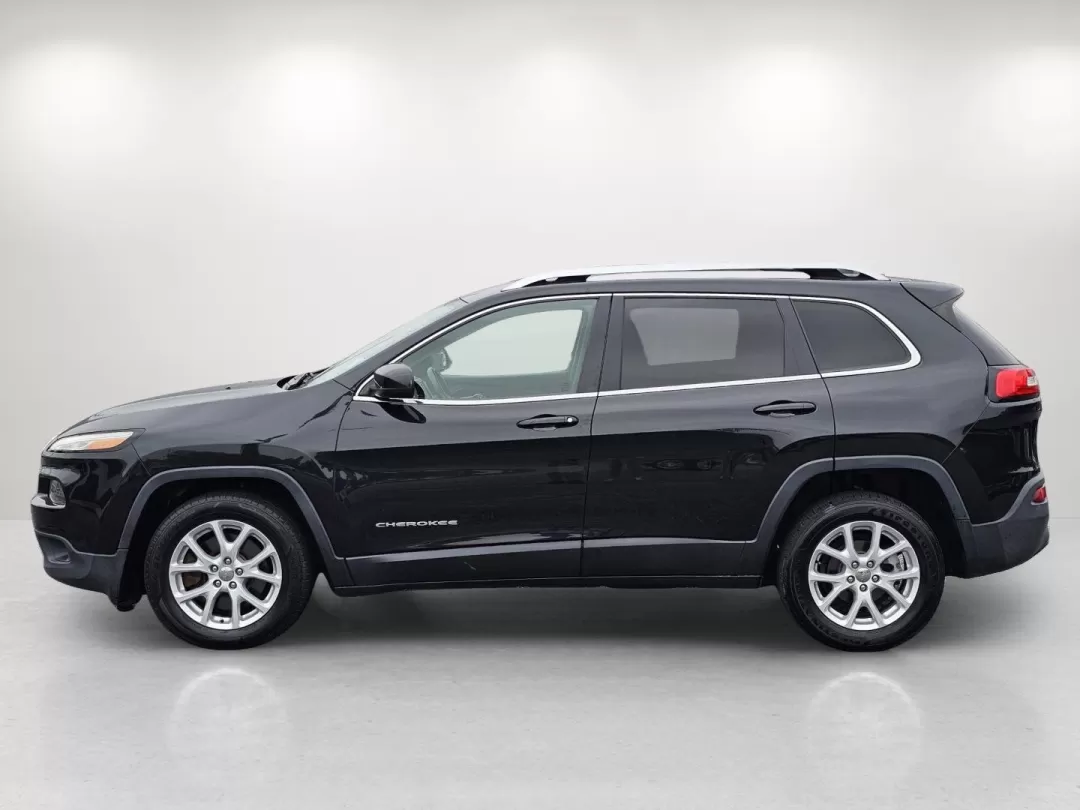 2016 /Black Jeep Cherokee Latitude (1C4PJLCB7GW) with an Other engine, located at 7000 Northlake Connector, Columbus, GA, 31904, (706) 987-8085, 32.524975, -84.978134 - 2016 Jeep Cherokee Latitude - Photo#7