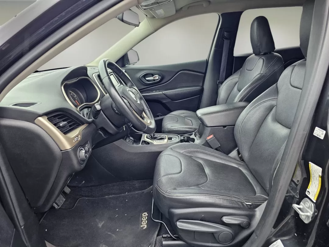 2016 /Black Jeep Cherokee Latitude (1C4PJLCB7GW) with an Other engine, located at 7000 Northlake Connector, Columbus, GA, 31904, (706) 987-8085, 32.524975, -84.978134 - 2016 Jeep Cherokee Latitude - Photo#9
