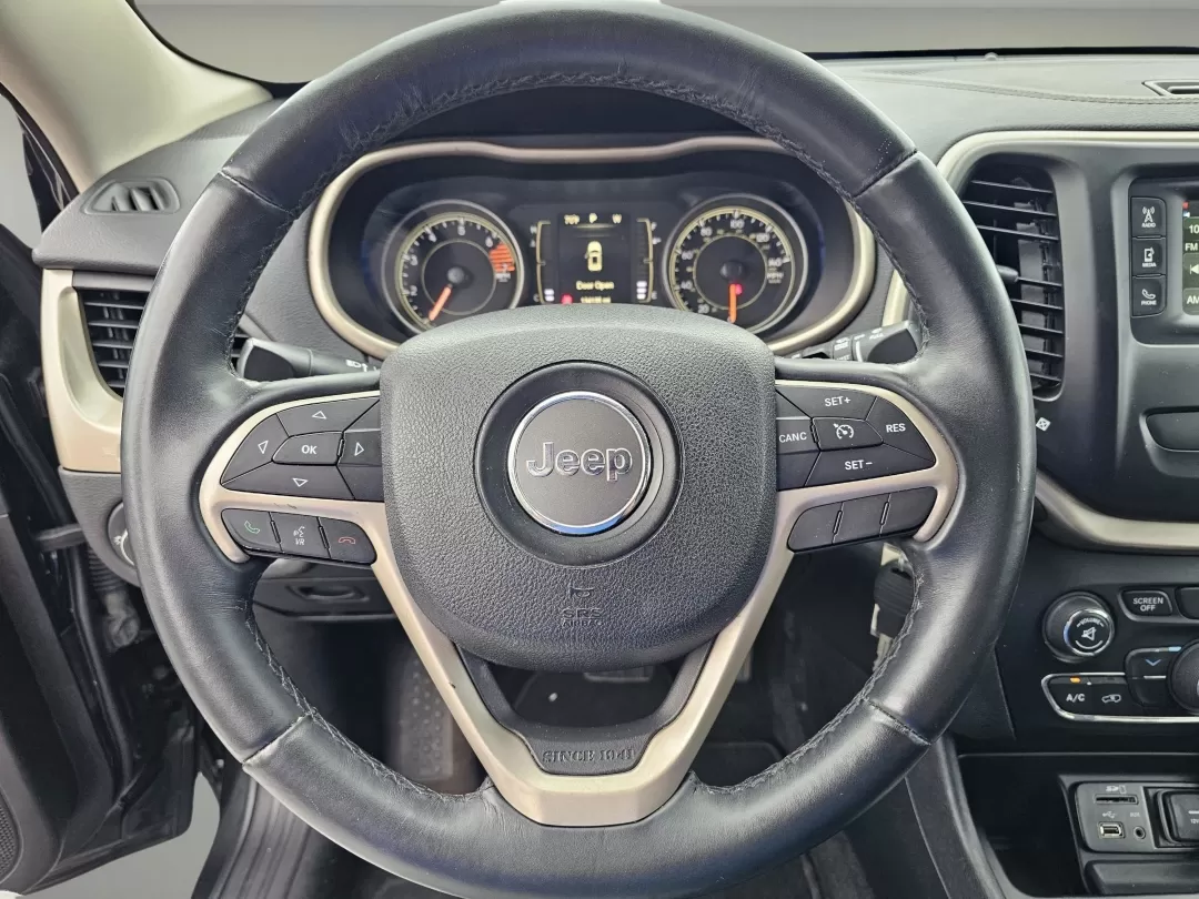 2016 /Black Jeep Cherokee Latitude (1C4PJLCB7GW) with an Other engine, located at 7000 Northlake Connector, Columbus, GA, 31904, (706) 987-8085, 32.524975, -84.978134 - 2016 Jeep Cherokee Latitude - Photo#10