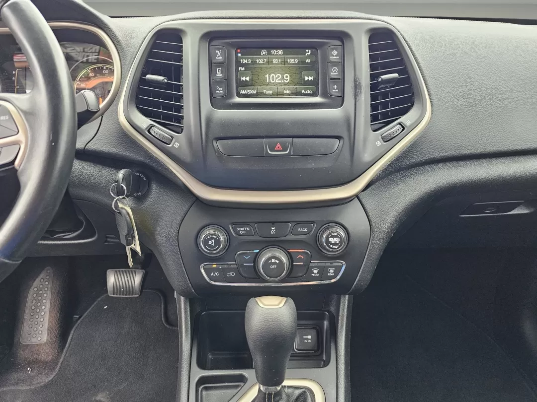 2016 /Black Jeep Cherokee Latitude (1C4PJLCB7GW) with an Other engine, located at 7000 Northlake Connector, Columbus, GA, 31904, (706) 987-8085, 32.524975, -84.978134 - 2016 Jeep Cherokee Latitude - Photo#11
