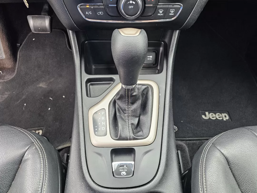 2016 /Black Jeep Cherokee Latitude (1C4PJLCB7GW) with an Other engine, located at 7000 Northlake Connector, Columbus, GA, 31904, (706) 987-8085, 32.524975, -84.978134 - 2016 Jeep Cherokee Latitude - Photo#12