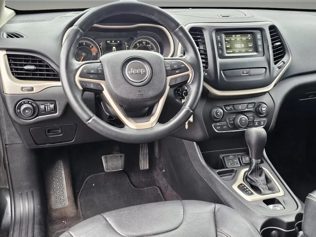 2016 /Black Jeep Cherokee Latitude (1C4PJLCB7GW) with an Other engine, located at 7000 Northlake Connector, Columbus, GA, 31904, (706) 987-8085, 32.524975, -84.978134 - 2016 Jeep Cherokee Latitude - Photo#15