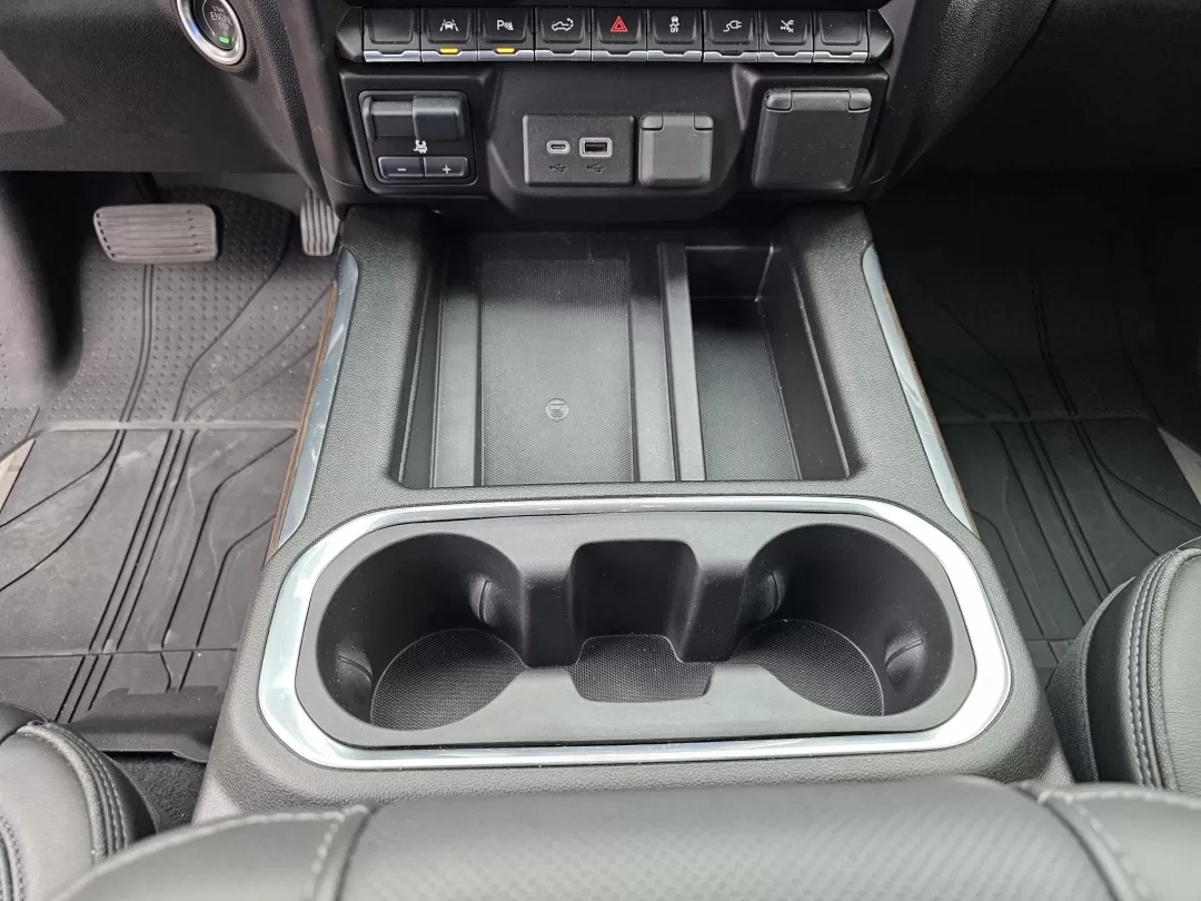 2022 /Jet Black Chevrolet Silverado 1500 LTD High Country (1GCUYHEL5NZ) with an Other engine, located at 804 22nd Ave, Phenix City, AL, 36870, (334) 297-1860, 32.484749, -85.024475 - **Elevate Your Adventures with the 2022 Chevrolet Silverado 1500 LTD High Country!**<br /> <br /> Are you ready to take your outdoor adventures and daily drives to the next level? The 2022 Chevrolet Silverado 1500 LTD High Country, available at Gils Auto in Phenix City, AL, is the perfect companion - Photo#12