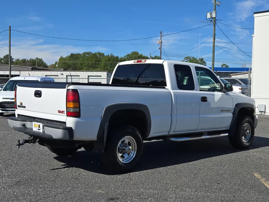 2005 /Dark Pewter GMC Sierra 2500HD Work Truck (1GTHC29U15E) with an Other engine, located at 3959 U.S. 80 W, Phenix City, AL, 36870, (334) 297-4885, 32.469296, -85.135185 - Looking for a reliable pickup truck that won't break the bank? The 2005 GMC Sierra 2500HD is the perfect solution for contractors, weekend adventurers, or growing families in need of rugged versatility. With its impressive towing capabilities and spacious interior, it's ready for any job, weekend ge - Photo#5