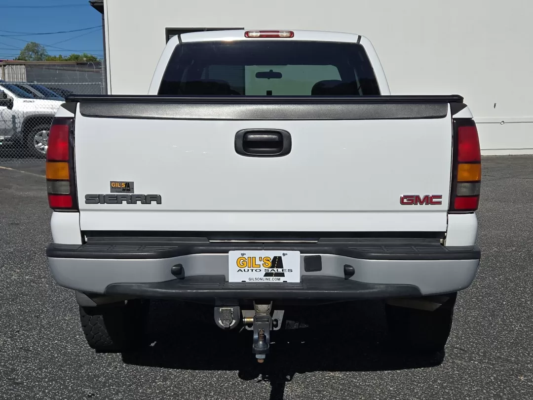 2005 /Dark Pewter GMC Sierra 2500HD Work Truck (1GTHC29U15E) with an Other engine, located at 3959 U.S. 80 W, Phenix City, AL, 36870, (334) 297-4885, 32.469296, -85.135185 - Looking for a reliable pickup truck that won't break the bank? The 2005 GMC Sierra 2500HD is the perfect solution for contractors, weekend adventurers, or growing families in need of rugged versatility. With its impressive towing capabilities and spacious interior, it's ready for any job, weekend ge - Photo#6