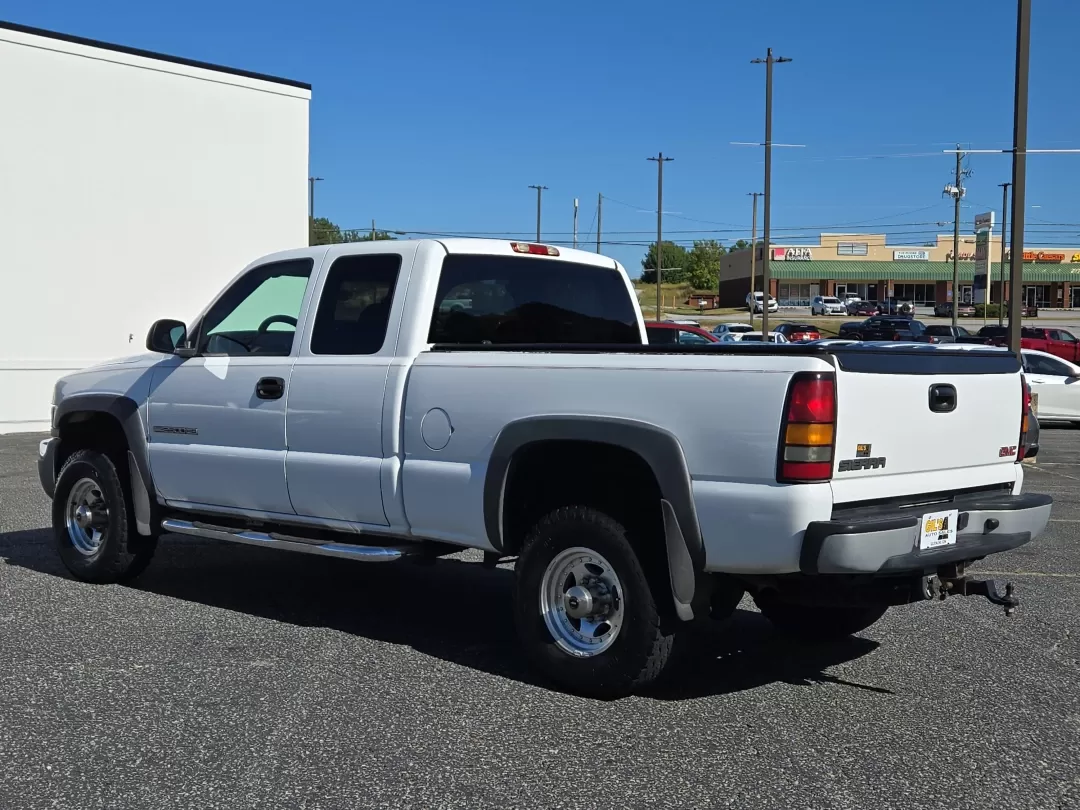 2005 /Dark Pewter GMC Sierra 2500HD Work Truck (1GTHC29U15E) with an Other engine, located at 3959 U.S. 80 W, Phenix City, AL, 36870, (334) 297-4885, 32.469296, -85.135185 - Looking for a reliable pickup truck that won't break the bank? The 2005 GMC Sierra 2500HD is the perfect solution for contractors, weekend adventurers, or growing families in need of rugged versatility. With its impressive towing capabilities and spacious interior, it's ready for any job, weekend ge - Photo#7