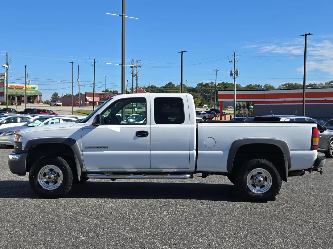2005 /Dark Pewter GMC Sierra 2500HD Work Truck (1GTHC29U15E) with an Other engine, located at 3959 U.S. 80 W, Phenix City, AL, 36870, (334) 297-4885, 32.469296, -85.135185 - Looking for a reliable pickup truck that won't break the bank? The 2005 GMC Sierra 2500HD is the perfect solution for contractors, weekend adventurers, or growing families in need of rugged versatility. With its impressive towing capabilities and spacious interior, it's ready for any job, weekend ge - Photo#8