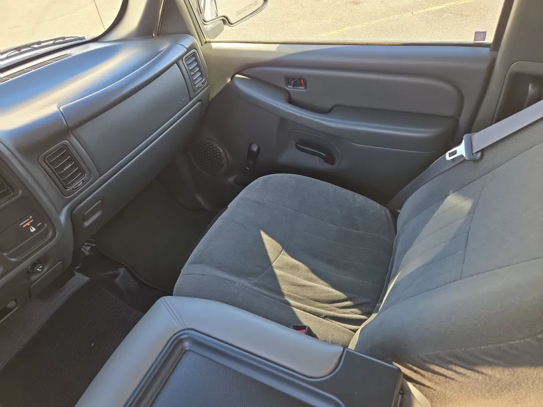 2005 /Dark Pewter GMC Sierra 2500HD Work Truck (1GTHC29U15E) with an Other engine, located at 3959 U.S. 80 W, Phenix City, AL, 36870, (334) 297-4885, 32.469296, -85.135185 - Looking for a reliable pickup truck that won't break the bank? The 2005 GMC Sierra 2500HD is the perfect solution for contractors, weekend adventurers, or growing families in need of rugged versatility. With its impressive towing capabilities and spacious interior, it's ready for any job, weekend ge - Photo#14