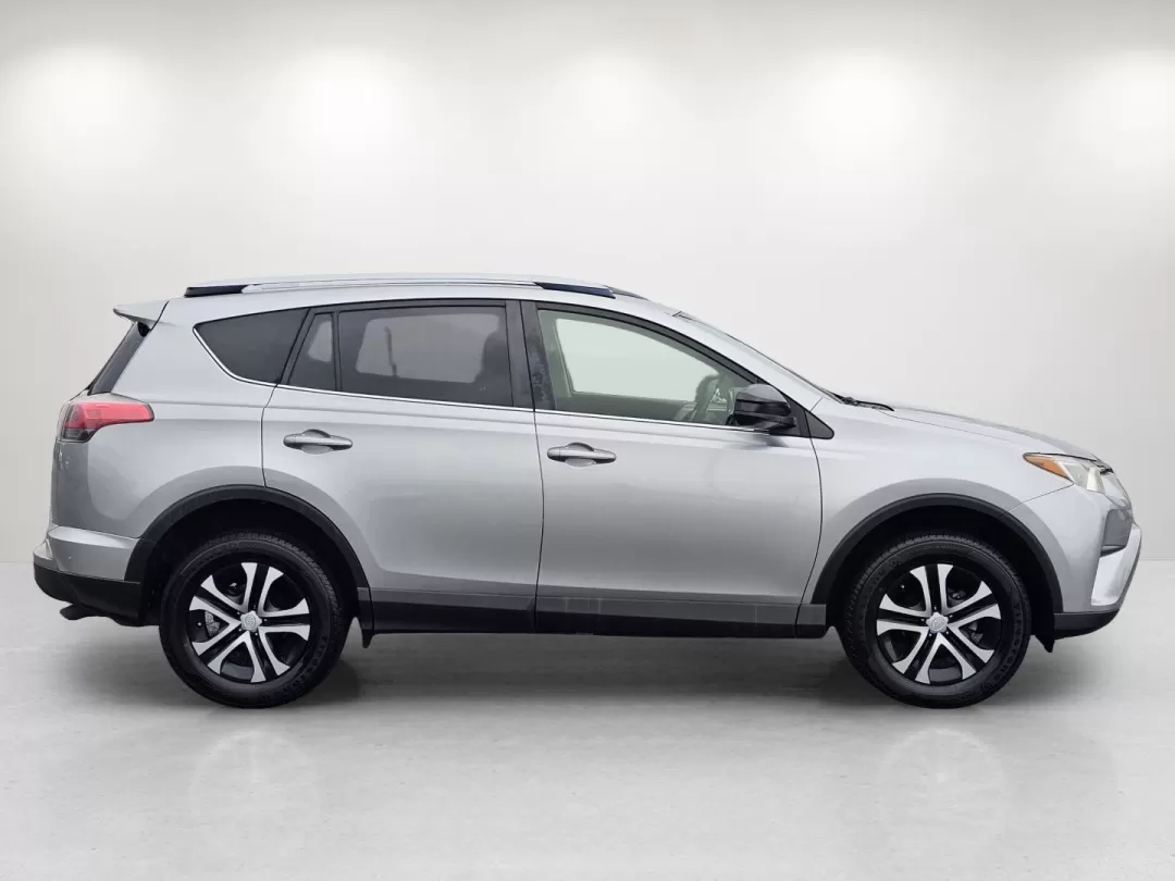 2018 Toyota RAV4 LE (JTMZFREV4JJ) with an Other engine, located at 3959 U.S. 80 W, Phenix City, AL, 36870, (334) 297-4885, 32.469296, -85.135185 - 2018 Toyota RAV4 LE - Photo#3