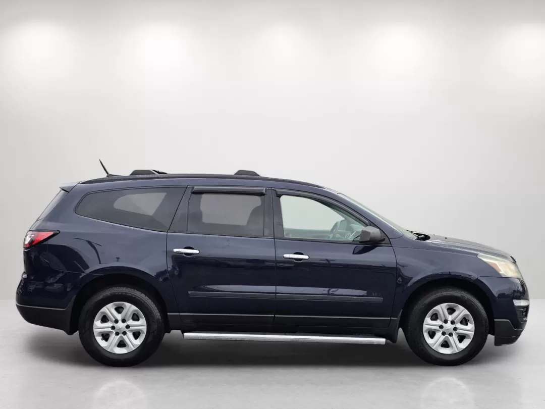 2017 /Dark Titanium/Light Titanium Chevrolet Traverse LS (1GNKRFKD4HJ) with an Other engine, located at 3959 U.S. 80 W, Phenix City, AL, 36870, (334) 297-4885, 32.469296, -85.135185 - 2017 Chevrolet Traverse LS - Photo#3