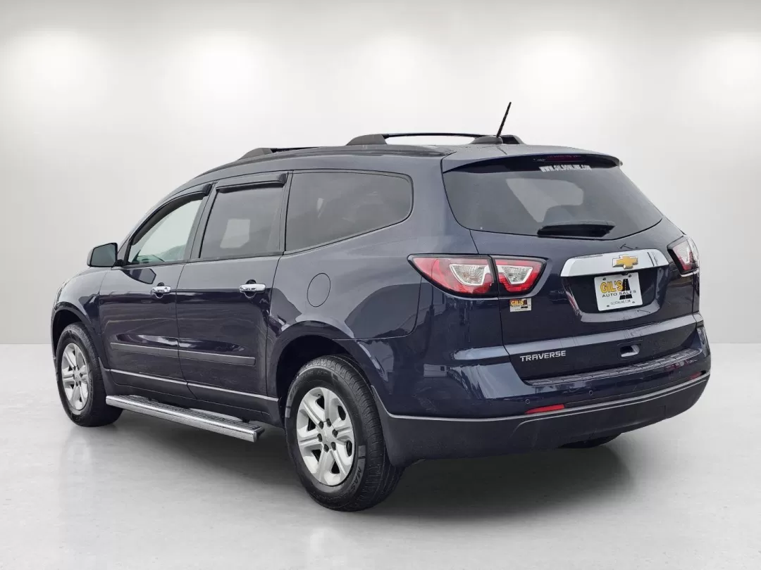 2017 /Dark Titanium/Light Titanium Chevrolet Traverse LS (1GNKRFKD4HJ) with an Other engine, located at 3959 U.S. 80 W, Phenix City, AL, 36870, (334) 297-4885, 32.469296, -85.135185 - 2017 Chevrolet Traverse LS - Photo#6