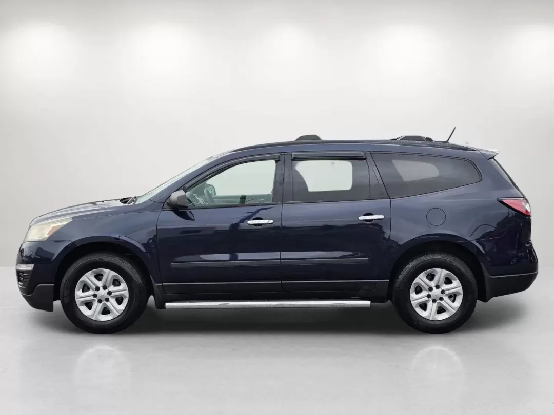 2017 /Dark Titanium/Light Titanium Chevrolet Traverse LS (1GNKRFKD4HJ) with an Other engine, located at 3959 U.S. 80 W, Phenix City, AL, 36870, (334) 297-4885, 32.469296, -85.135185 - 2017 Chevrolet Traverse LS - Photo#7