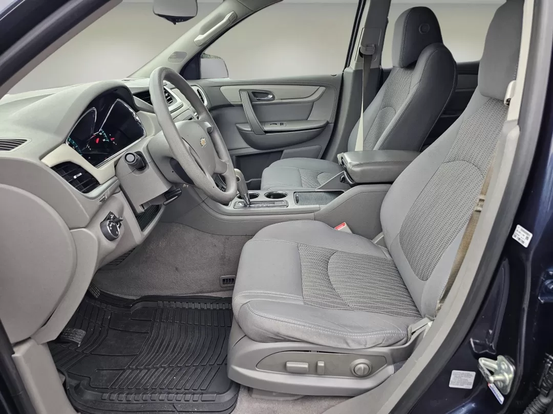 2017 /Dark Titanium/Light Titanium Chevrolet Traverse LS (1GNKRFKD4HJ) with an Other engine, located at 3959 U.S. 80 W, Phenix City, AL, 36870, (334) 297-4885, 32.469296, -85.135185 - 2017 Chevrolet Traverse LS - Photo#9