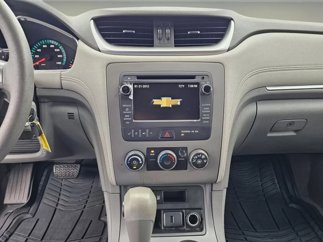 2017 /Dark Titanium/Light Titanium Chevrolet Traverse LS (1GNKRFKD4HJ) with an Other engine, located at 3959 U.S. 80 W, Phenix City, AL, 36870, (334) 297-4885, 32.469296, -85.135185 - 2017 Chevrolet Traverse LS - Photo#10