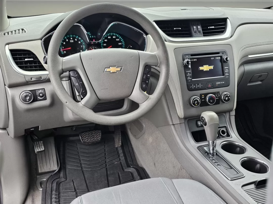 2017 /Dark Titanium/Light Titanium Chevrolet Traverse LS (1GNKRFKD4HJ) with an Other engine, located at 3959 U.S. 80 W, Phenix City, AL, 36870, (334) 297-4885, 32.469296, -85.135185 - 2017 Chevrolet Traverse LS - Photo#15