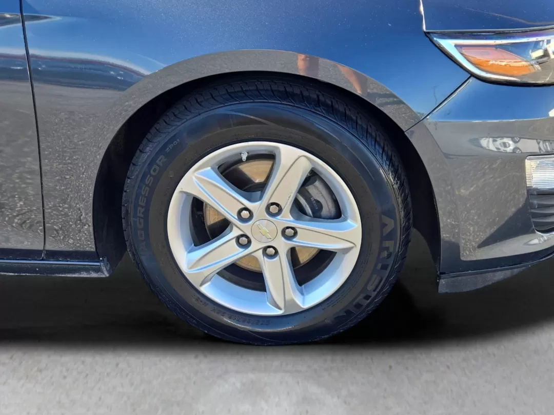 2019 Chevrolet Malibu LS photo 4