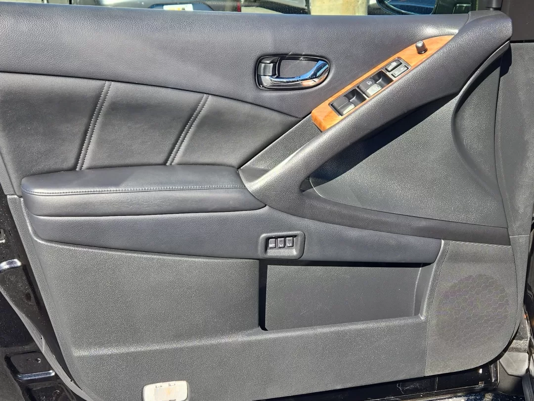 2013 /Black Nissan Murano LE (JN8AZ1MU3DW) with an Other engine, located at 3959 U.S. 80 W, Phenix City, AL, 36870, (334) 297-4885, 32.469296, -85.135185 - Are you ready to elevate your driving experience? Whether you're a growing family in need of ample space, a commuter who values comfort on long drives, or an adventure seeker looking for the perfect vehicle to tackle weekend getaways, the 2013 Nissan Murano LE is the versatile SUV you've been search - Photo#9
