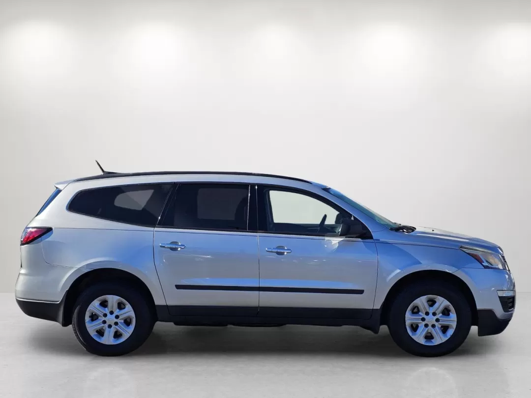 2017 /Dark Titanium/Light Titanium Chevrolet Traverse LS (1GNKRFED6HJ) with an Other engine, located at 7000 Northlake Connector, Columbus, GA, 31904, (706) 987-8085, 32.524975, -84.978134 - **Explore Your Next Adventure with the 2017 Chevrolet Traverse at Gils Auto!**<br /> <br /> Are you ready for family road trips, weekend adventures, or simply a reliable vehicle for daily commutes? Look no further than the 2017 Chevrolet Traverse LS, a versatile SUV that fits a variety of lifestyles - Photo#3