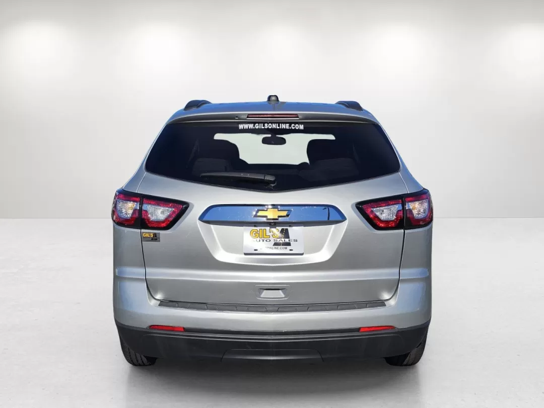2017 /Dark Titanium/Light Titanium Chevrolet Traverse LS (1GNKRFED6HJ) with an Other engine, located at 7000 Northlake Connector, Columbus, GA, 31904, (706) 987-8085, 32.524975, -84.978134 - **Explore Your Next Adventure with the 2017 Chevrolet Traverse at Gils Auto!**<br /> <br /> Are you ready for family road trips, weekend adventures, or simply a reliable vehicle for daily commutes? Look no further than the 2017 Chevrolet Traverse LS, a versatile SUV that fits a variety of lifestyles - Photo#5
