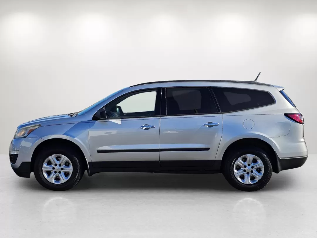 2017 /Dark Titanium/Light Titanium Chevrolet Traverse LS (1GNKRFED6HJ) with an Other engine, located at 7000 Northlake Connector, Columbus, GA, 31904, (706) 987-8085, 32.524975, -84.978134 - **Explore Your Next Adventure with the 2017 Chevrolet Traverse at Gils Auto!**<br /> <br /> Are you ready for family road trips, weekend adventures, or simply a reliable vehicle for daily commutes? Look no further than the 2017 Chevrolet Traverse LS, a versatile SUV that fits a variety of lifestyles - Photo#7