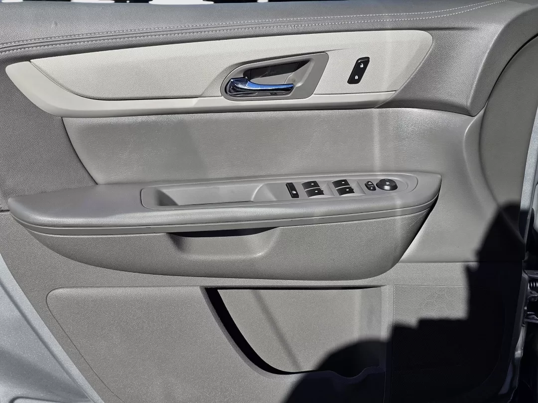 2017 /Dark Titanium/Light Titanium Chevrolet Traverse LS (1GNKRFED6HJ) with an Other engine, located at 7000 Northlake Connector, Columbus, GA, 31904, (706) 987-8085, 32.524975, -84.978134 - **Explore Your Next Adventure with the 2017 Chevrolet Traverse at Gils Auto!**<br /> <br /> Are you ready for family road trips, weekend adventures, or simply a reliable vehicle for daily commutes? Look no further than the 2017 Chevrolet Traverse LS, a versatile SUV that fits a variety of lifestyles - Photo#8