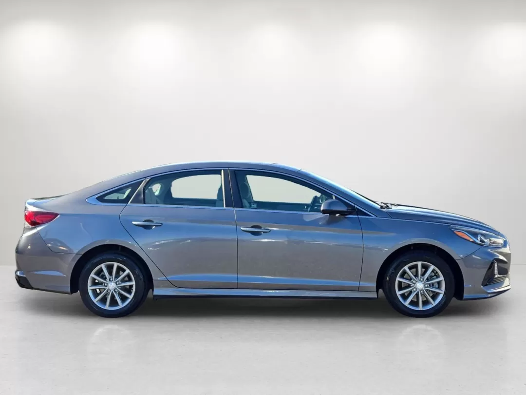 2018 /Gray Hyundai Sonata SE (5NPE24AF0JH) with an Other engine, located at 804 22nd Ave, Phenix City, AL, 36870, (334) 297-1860, 32.484749, -85.024475 - 2018 Hyundai Sonata SE - Photo#4