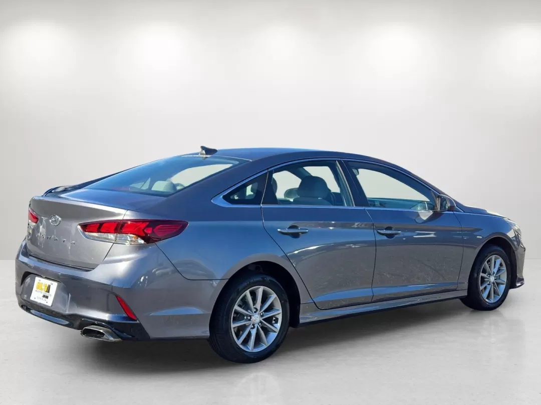 2018 /Gray Hyundai Sonata SE (5NPE24AF0JH) with an Other engine, located at 804 22nd Ave, Phenix City, AL, 36870, (334) 297-1860, 32.484749, -85.024475 - 2018 Hyundai Sonata SE - Photo#5