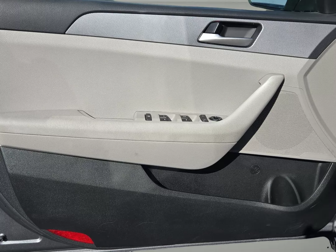 2018 /Gray Hyundai Sonata SE (5NPE24AF0JH) with an Other engine, located at 804 22nd Ave, Phenix City, AL, 36870, (334) 297-1860, 32.484749, -85.024475 - 2018 Hyundai Sonata SE - Photo#9
