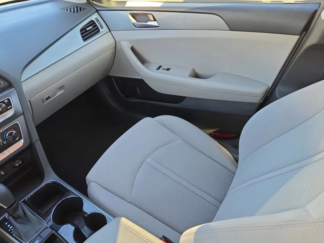 2018 /Gray Hyundai Sonata SE (5NPE24AF0JH) with an Other engine, located at 804 22nd Ave, Phenix City, AL, 36870, (334) 297-1860, 32.484749, -85.024475 - 2018 Hyundai Sonata SE - Photo#14