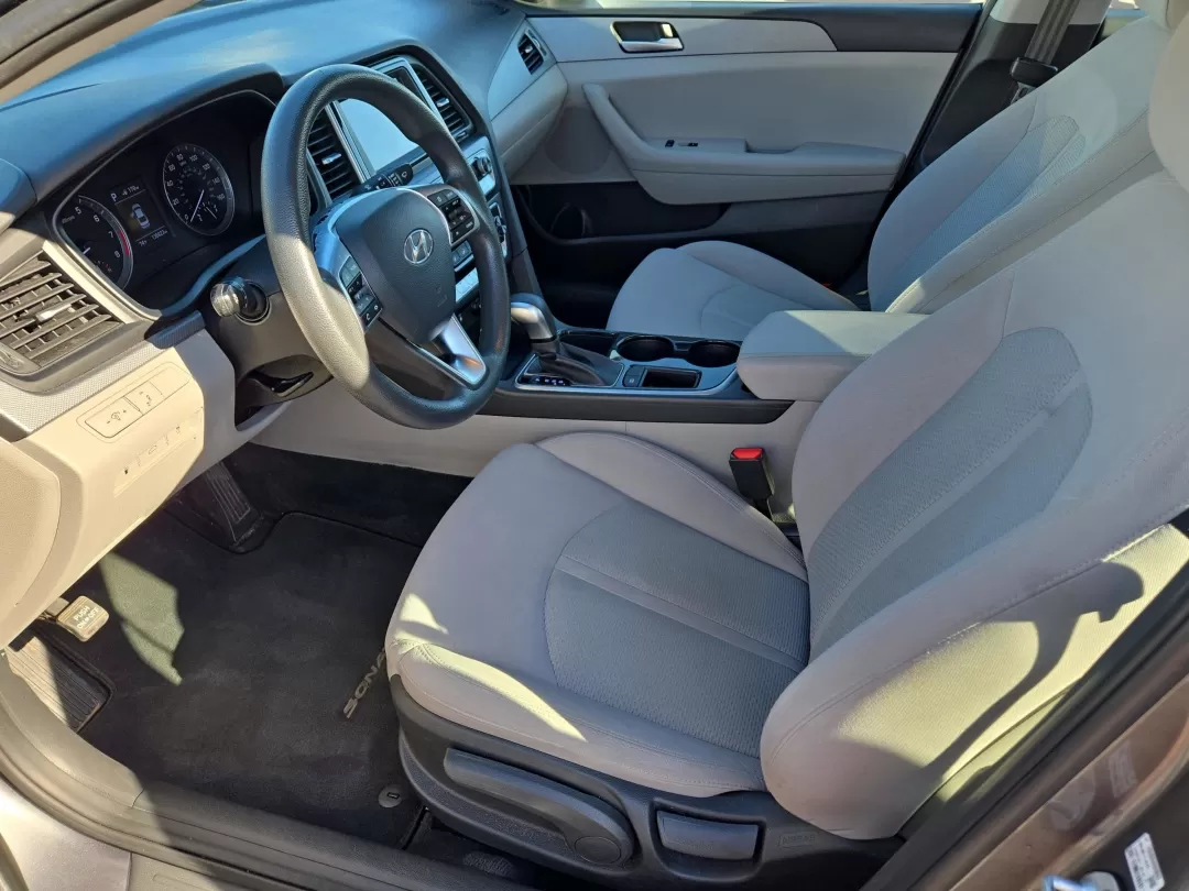 2018 /Gray Hyundai Sonata SE (5NPE24AF0JH) with an Other engine, located at 1430 Gateway Drive, Opelika, AL, 36801, (334) 239-0944, 32.637871, -85.409790 - Explore the open road with confidence in this 2018 Hyundai Sonata SE, a sedan designed for those who value both style and functionality. Whether you're commuting to work, shuttling the kids to school, or hitting the weekend getaway spots around Phenix City, this vehicle offers the perfect blend of c - Photo#11