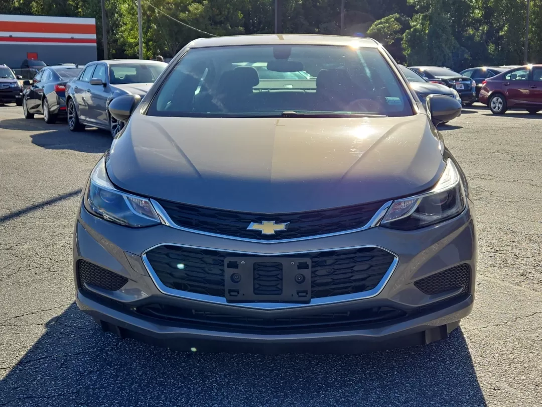 2017 Chevrolet Cruze LT photo 2