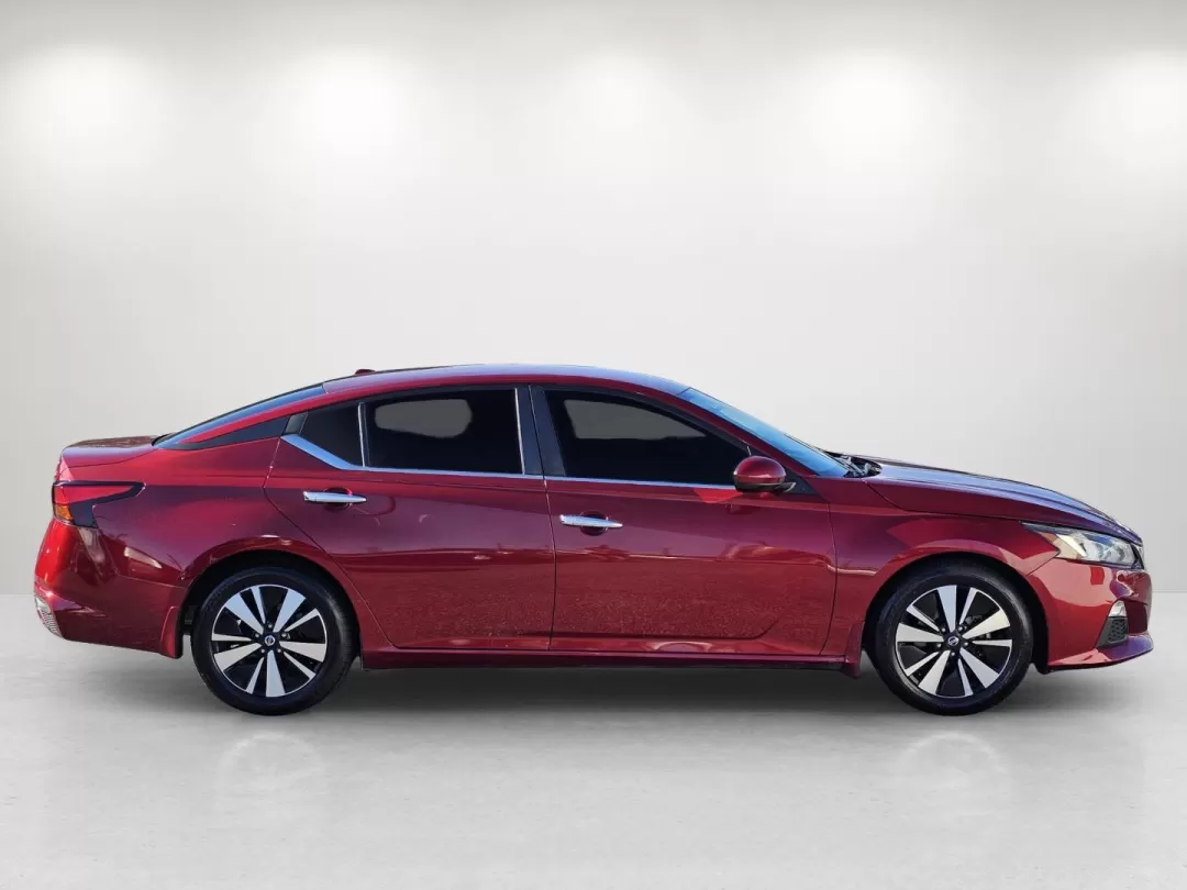 2021 /Charcoal Nissan Altima 2.5 SV (1N4BL4DV8MN) with an Other engine, located at 1430 Gateway Drive, Opelika, AL, 36801, (334) 239-0944, 32.637871, -85.409790 - **Discover Your Perfect Ride: 2021 Nissan Altima 2.5 SV Designed for Dynamic Lifestyles!**<br /> <br /> Are you seeking a reliable sedan that seamlessly transitions from your daily commute to weekend adventures? Look no further than this stunning 2021 Nissan Altima 2.5 SV, now available at Gils Aut - Photo#3