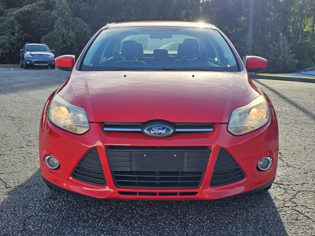 2012 Ford Focus SE photo 2