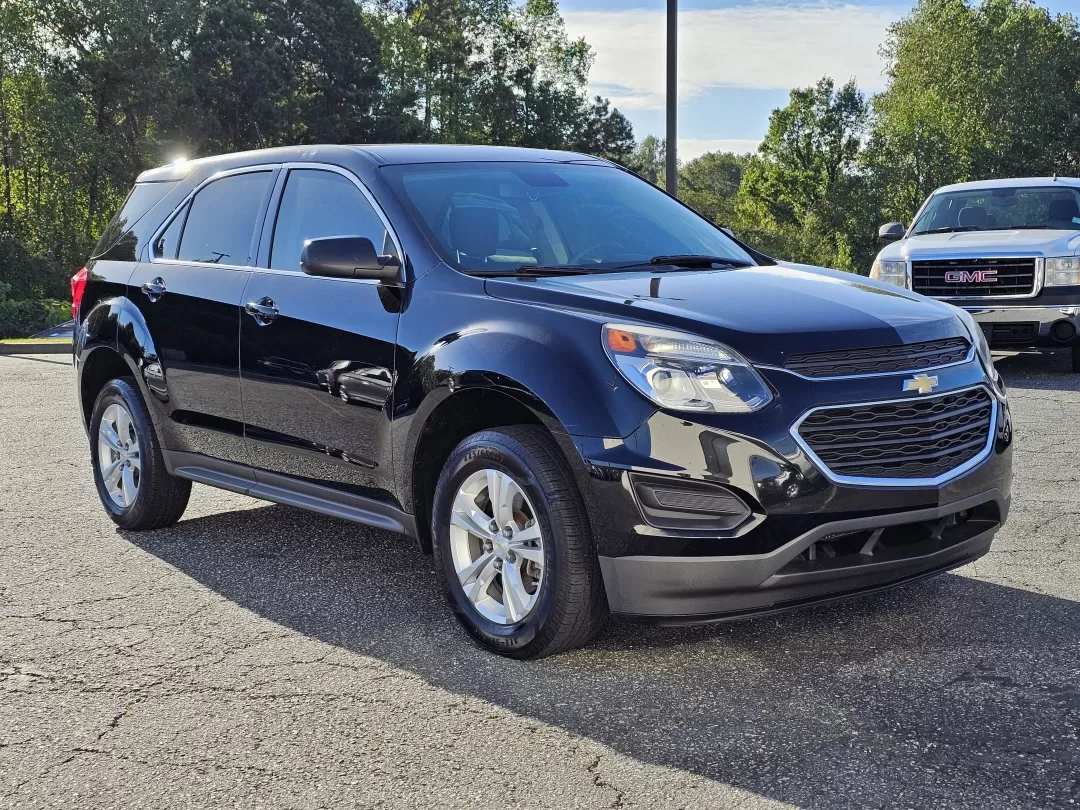 2017 Chevrolet Equinox LS photo 3