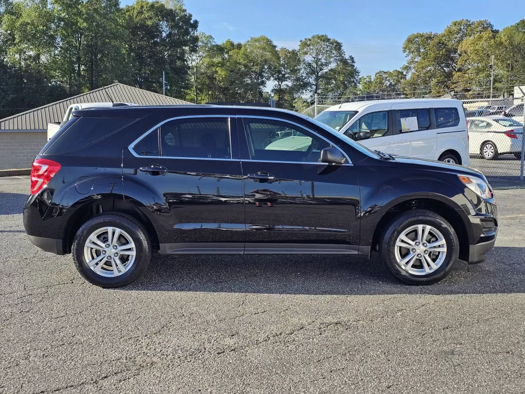 2017 Chevrolet Equinox LS photo 4