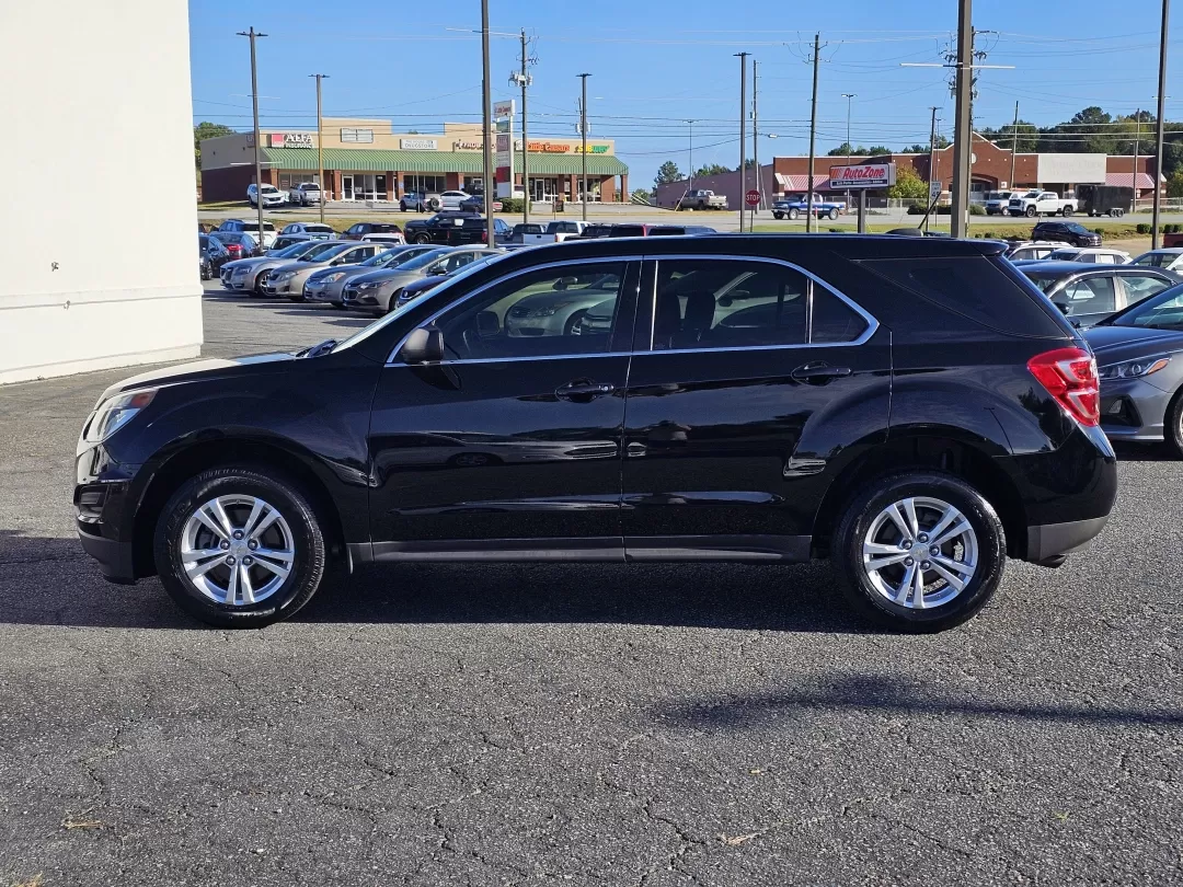 2017 Chevrolet Equinox LS photo 8