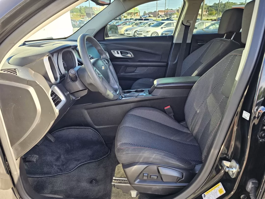 2017 Chevrolet Equinox LS photo 10