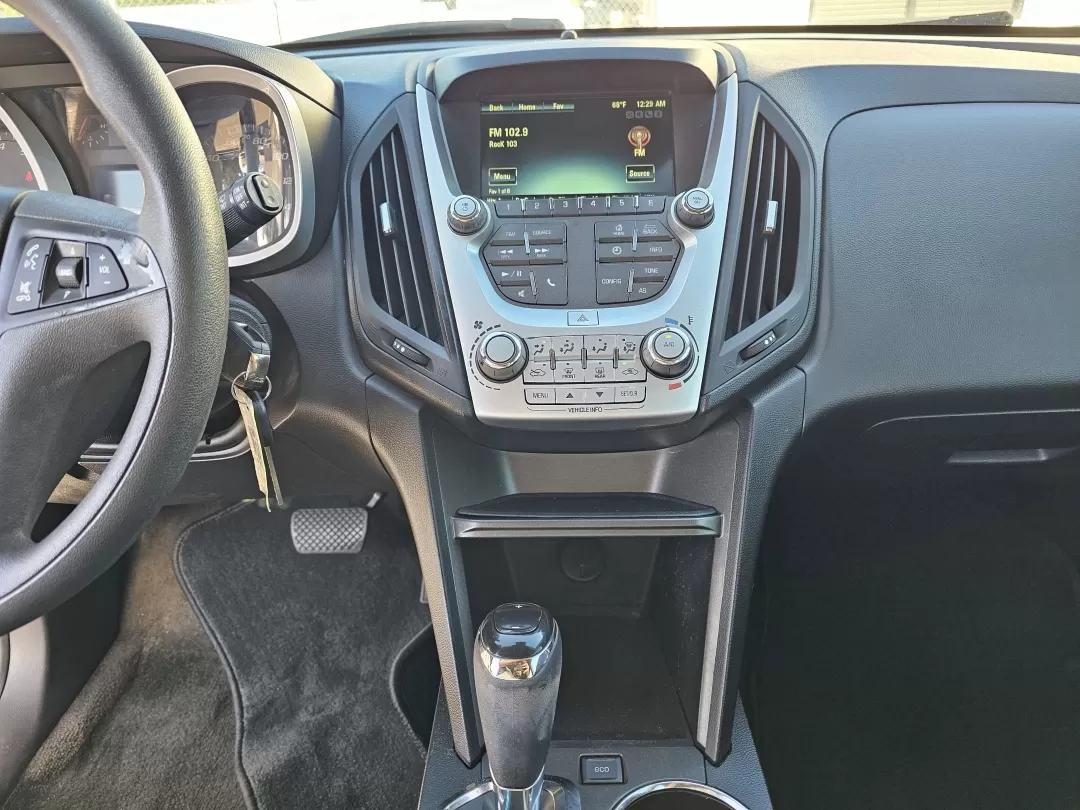 2017 Chevrolet Equinox LS photo 12