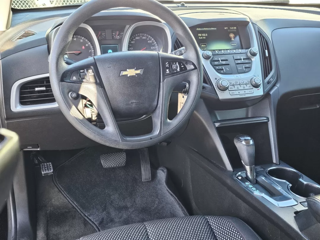 2017 Chevrolet Equinox LS photo 16