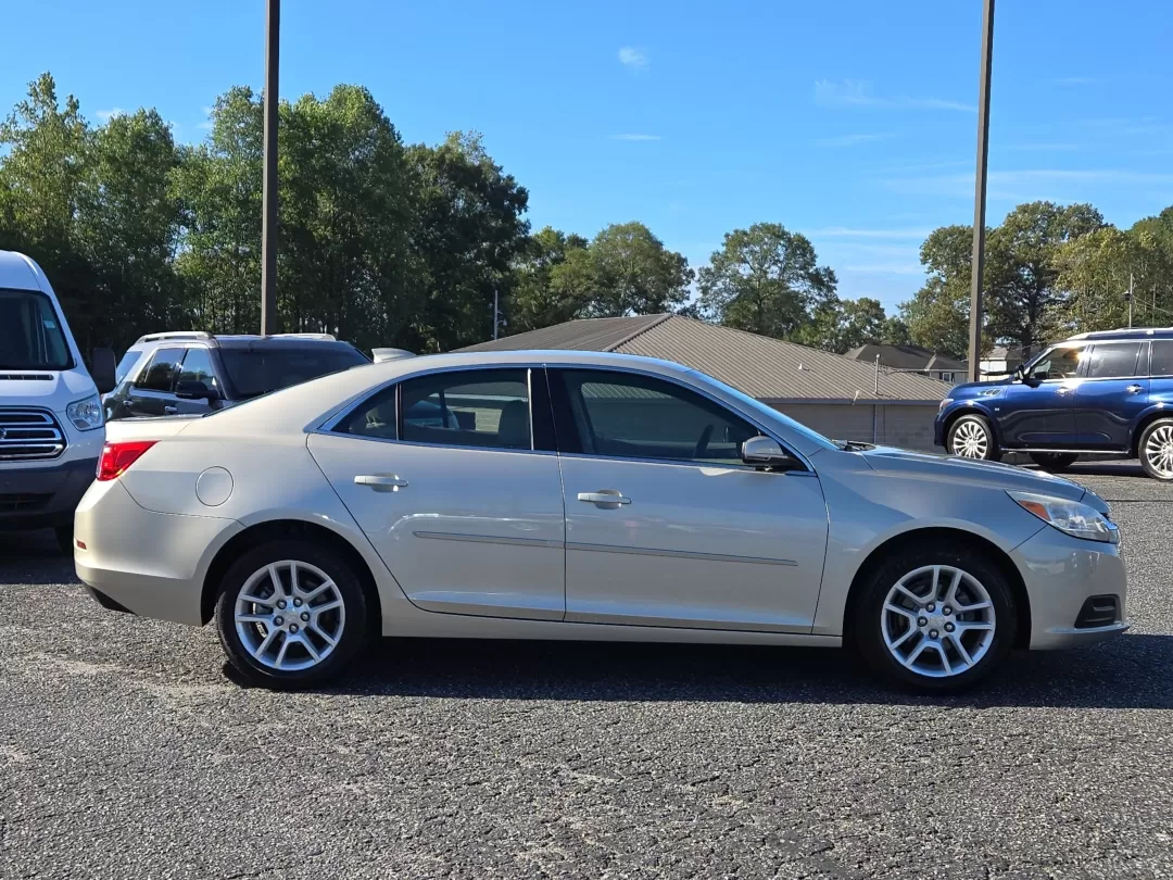 2016 /Cocoa/Light Neutral Chevrolet Malibu Limited LT (1G11C5SA8GF) with an Other engine, located at 5115 14th Ave., Columbus, GA, 31904, (706) 323-0345, 32.511494, -84.971046 - 2016 Chevrolet Malibu Limited LT - Photo#4