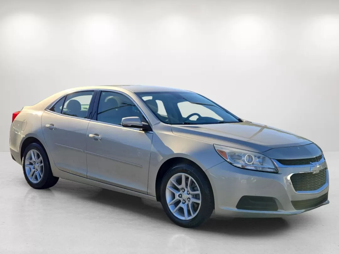 2016 /Cocoa/Light Neutral Chevrolet Malibu Limited LT (1G11C5SA8GF) with an Other engine, located at 1430 Gateway Drive, Opelika, AL, 36801, (334) 239-0944, 32.637871, -85.409790 - Discover the perfect blend of style, comfort, and reliability with our 2016 Chevrolet Malibu Limited, available now at Gils Auto your trusted Buy Here Pay Here dealership located at 5115 14th Ave., Columbus, GA 31904. Nestled in the heart of Columbus, this sedan is not just a mode of transportation - Photo#3